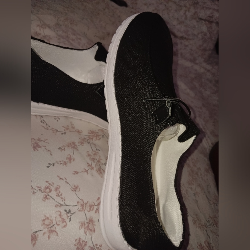 Black flat shoe